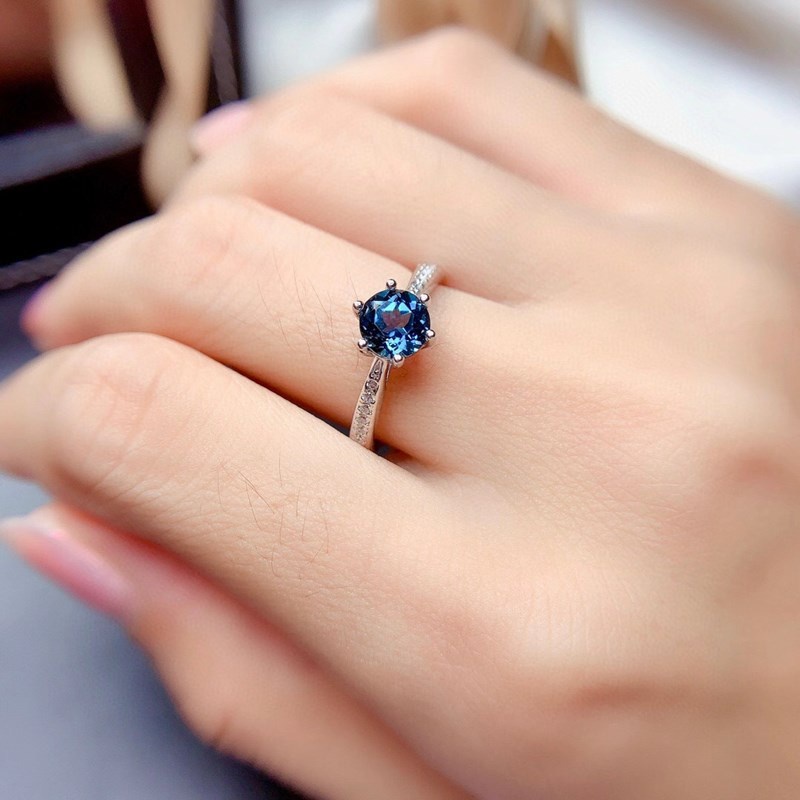 แหวนเงิน-แหวนเงินแท้-แหวนบุษราคัม-บุษราคัมแท้-blue-topaz-ring-semi-precious-stones