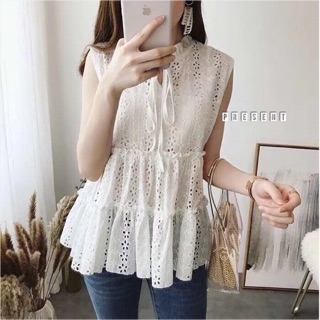 พร้อมส่ง🕕 เสื้อแขนกุดลายฉะลุทั้งตัว คอจีนแต่งเชือกผูกโบว์ ตัดต่อเป็นชั้นๆ ทรงสวย ใส่ออกมาน่ารักจริงๆ เลยยย