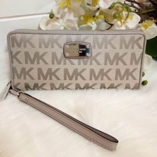 พร้อมส่ง Michael kors กระเป๋าสตางค์ใบยาว ช่องใส่บัตร 16 ช่อง