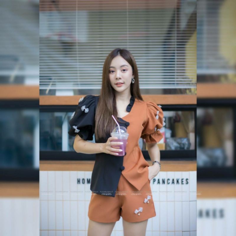 nannapat-set-2-ชิ้นเสื้อกระดุมหน้า-แขนตุ๊กตา-แต่งโบว์เล็กน่ารัก-กางเกง