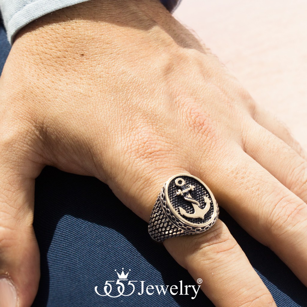 555jewelry-แหวนสแตนเลส-ลวดลายเท่-หัวแหวนเป็นรูปสมอเรือ-รุ่น-mnc-r906-แหวนผู้ชาย-แหวนแฟชั่น-r2