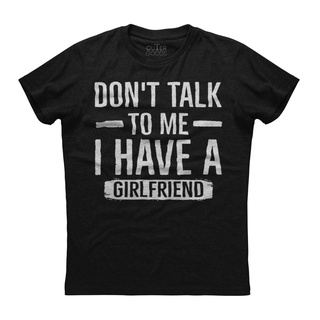 เสื้อยืดโอเวอร์ไซส์ขายดี เสื้อยืดคลาสสิก พิมพ์ลาย Dont Talk To Me I Have A Girlfriend Black EKoajd08EDehlc01S-3XL