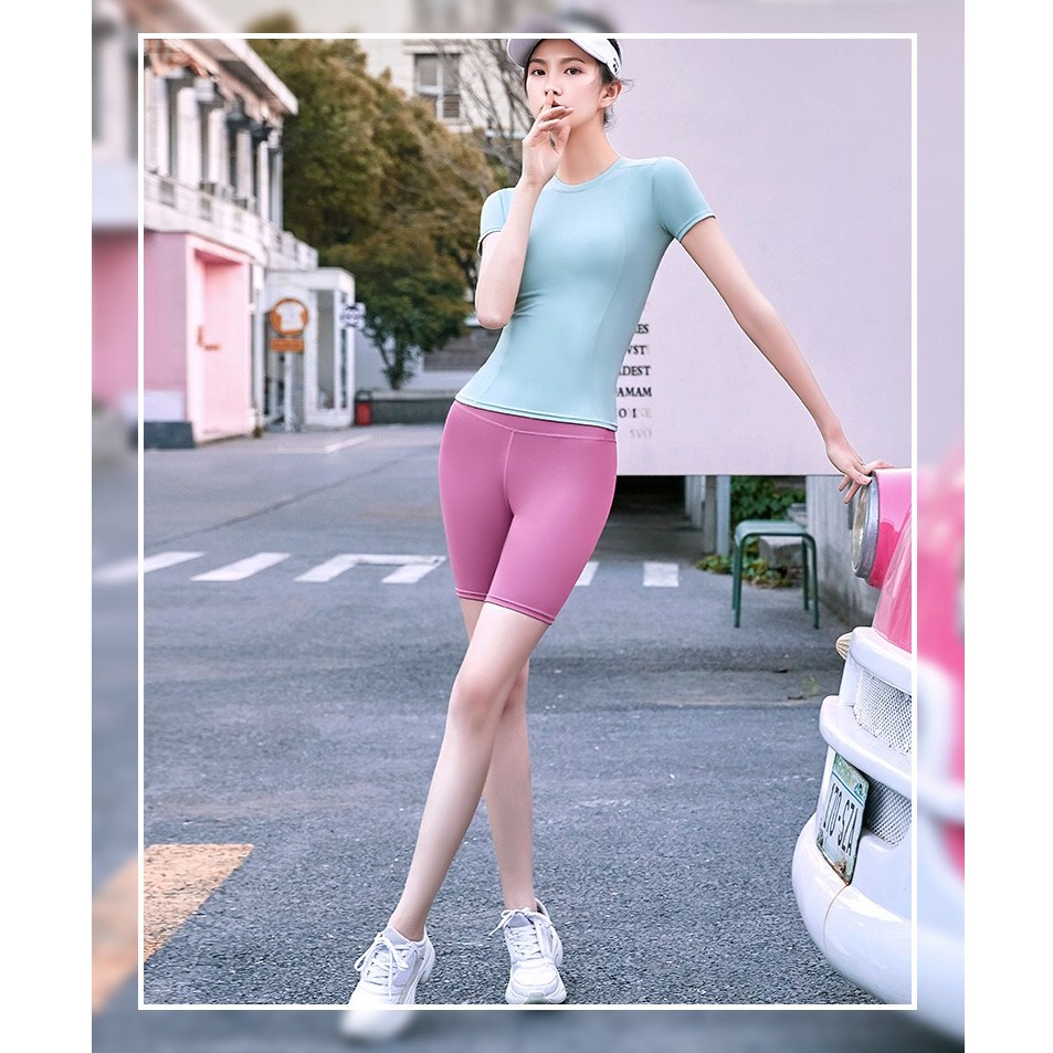 ภาพหน้าปกสินค้า(YOGA-006) กางเกงโยคะขาสั้น กางเกงเลกกิ้ง กางเกงออกกำลังกายผู้หญิง ทรงสวย ผ้านิ่มใส่สบาย จากร้าน arayalady บน Shopee
