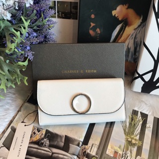 CHARLES &amp; KEITH CIRCULAR BUCKET WALLET แท้Outlet