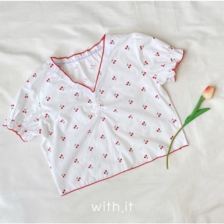 เสื้อแบรนด์withit มือสองสภาพดีเสื้อแฟชั่นเสื้อครอปคอปก