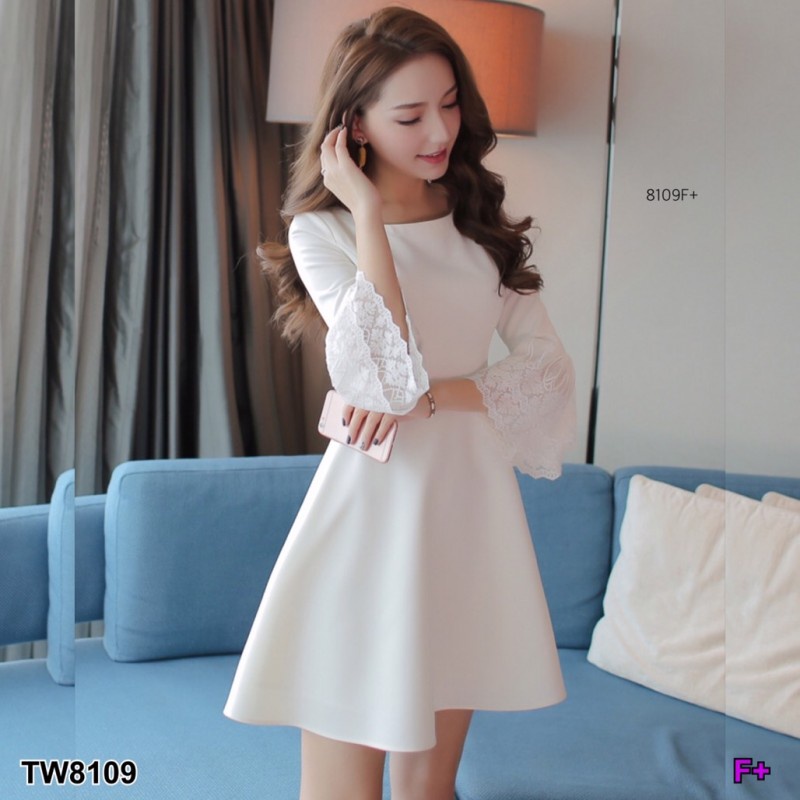 b8109-เดรสแขนระฆังลูกไม้-bell-sleeve-lace-dress