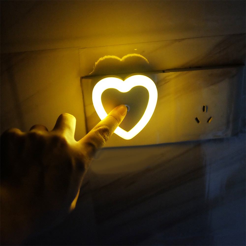ภาพสินค้าโคมไฟอัตโนมัติ Plug-In Night Light รูปหัวใจเซนเซอร์น่ารักติดผนังบ้าน จากร้าน yankun88.th บน Shopee ภาพที่ 2