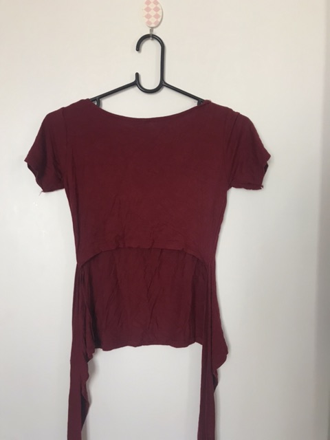 เสื้อยืด-ผูกหลังสีแดง