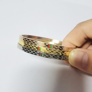 Icon สร้อยข้อมือ กําไลข้อมือที่ละเอียดอ่อน โลโก้ตัวอักษร GG สีโรสโกลด์ สีแดง และสีเขียว สร้อยข้อมือเหล็กไทเทเนียม 17 ซม.