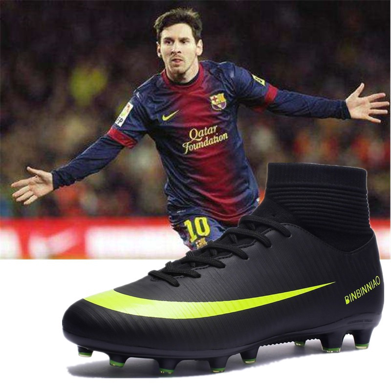 ภาพหน้าปกสินค้ารองเท้าฟุตบอล รองเท้าสตั๊ด จัดส่งฟรี รองเท้าฟุตบอล ราคาถูก รองเท้าฟุตบอล หนังวัวสีดำ