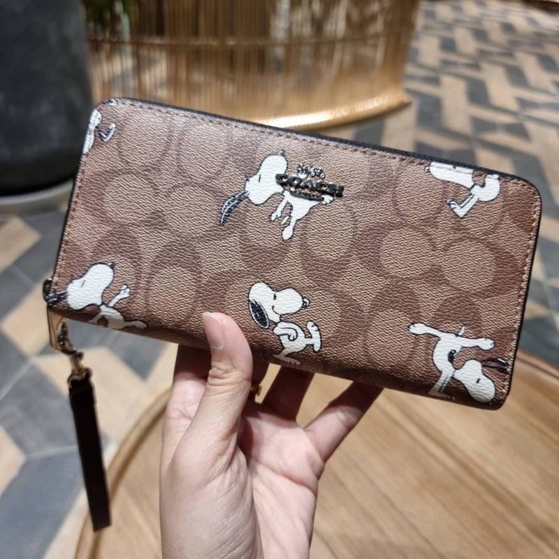 coach-c4596-coach-x-peanut-accordion-zip-wallet-in-signature-canvas-with-snoopy-printt