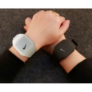 BKK.GADGET นาฬิกา นาฬิกาข้อมือ NIKE นาฬิกาNIKE นาฬิกาผู้หญิง นาฬิกาผู้ชาย กันน้ำ แพ๊คเซ็ต สีดำ1+สายคาดส้ม1 watch bkkhome