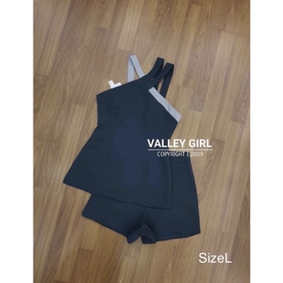 set เสื้อ+กางเกง สายไขว้ ป้าย valleygirl sz.m สีคราม/เขียวมะนาว
