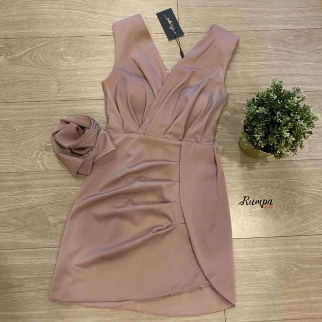เดรสสั้นพร้อมผ้าผูกด้านข้าง ฟองน้ำในตัว มี 2 สี งานป้าย Rumpa | Shopee ...