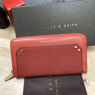 CHARLES &amp; KEITH FLANNEL DETAIL LONG WALLET สีส้มแดง (outlet)