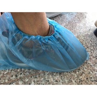 ภาพหน้าปกสินค้าShoe Cover แพ็ค 25 คู่!! ถูกกว่า ถุงคลุมรองเท้า ถุงสวมหุ้มรองเท้ากันน้ำ พลาสติก LDPE สีฟ้าใส ที่เกี่ยวข้อง