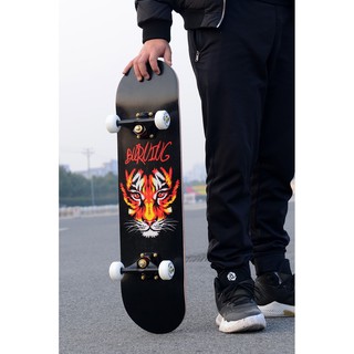 สเก็ตบอร์ด Skateboard สำหรับเด็กเเละผู้ใหญ่ ล้อยาง SHR100AA เเถมกระเป๋าและอุปกรณ์ป้องกันการเล่น