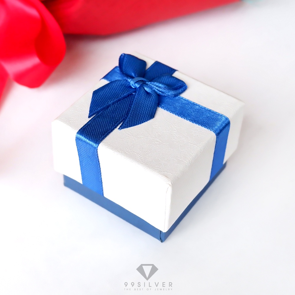 กล่องใส่แหวนสี่เหลี่ยมสีน้ำเงินขาว-ฝามีลายสวยงามพร้อมโบว์สีน้ำเงิน-box28