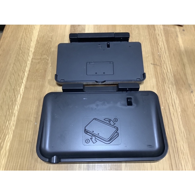 ราคาและรีวิวแท่นชาร์จ 3DS Stand Charge Dock สำหรับ 3DS ตัวเล็กรุ่นแรก LL XL แท้ Nintendo ชาจ แท่นชาจ