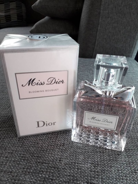 น้ำหอมผู้หญิงยอดนิยม-ขายดีอันดับ-1-เลยค่ะ-miss-dior-blooming-bouquet