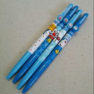 ปากกา ลาย โดเรม่อน (Doraemon) เซ็ตละ 4 ด้าม หมึกน้ำเงิน ขนาด 0.5mm