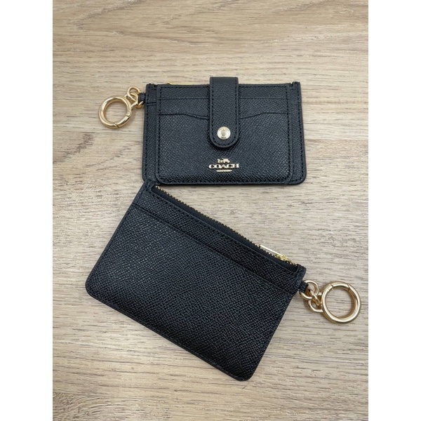 กระเป๋าใส่บัตร-พวงกุญแจงกุญแจ-ใส่เหรียญ-หนังแท้สีดำ-attachment-card-case-coach-c6881-gold-black