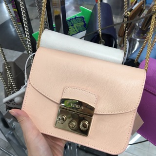 กระเป๋า furla รุ่นฮิต ลดราคาเยอะมากกกกกก ลดเหลือ 7590 บาทคะ ถูกมากกกก