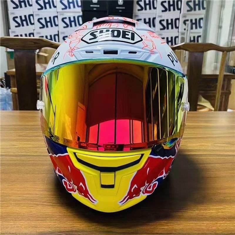 หมวกกันน็อคมาร์คมาร์เกซนักแข่ง-motogp-เบอร์-93-shoeix14-red-bull-หมวกกันน็อคลายกระทิงแดงสีขาวน้ำเงินหมวกกันน็อคสีขาวแดง