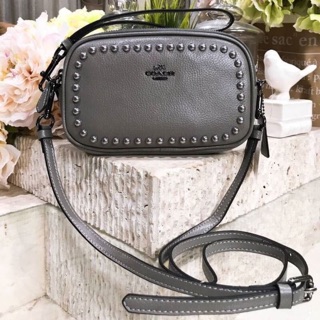 🧚‍♀️ COACH FACTORY Crossbody Clutch with Rivets 🧚‍♀️กระเป๋าสะพายพร้อมสายคล้อง