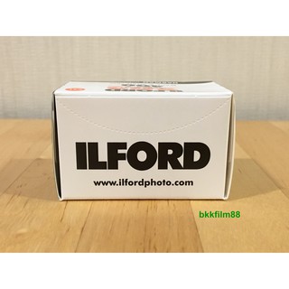 ภาพขนาดย่อของภาพหน้าปกสินค้าฟิล์มขาวดำ ILFORD XP2 Super 400 35mm 36exp 135-36 Black and White Film ฟิล์มถ่ายรูป ล้างน้ำยาสี C41 ได้ จากร้าน blkfilm บน Shopee ภาพที่ 1