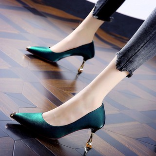 ภาพหน้าปกสินค้ารองเท้าส้นสูงรองเท้าเดี่ยวสไตล์ใหม่หญิงหัวแหลมส้นเล็กส้นสูงสีน้ำเงินและเขียว ซึ่งคุณอาจชอบสินค้านี้