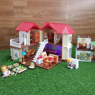ภาพหน้าปกสินค้าพร้อมส่ง ซิลวาเนี่ยน บ้านหมี 2ชั้น 🐻🐻 บ้านซิลวาเนี่ยน บ้านตุ๊กตา 012-01 บ้านตุ๊กตาหมี บ้านตุ๊กตาหลังใหญ่ ที่เกี่ยวข้อง