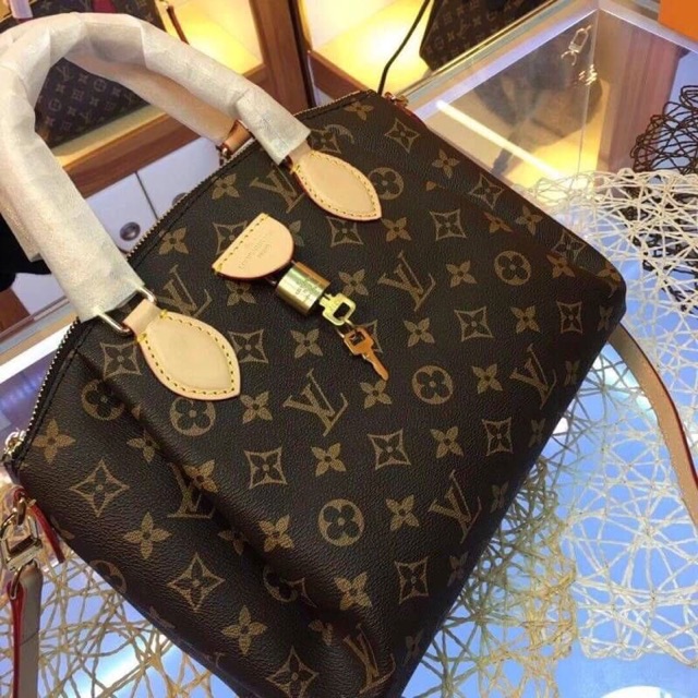 louis-vuitton-rivoli-pm