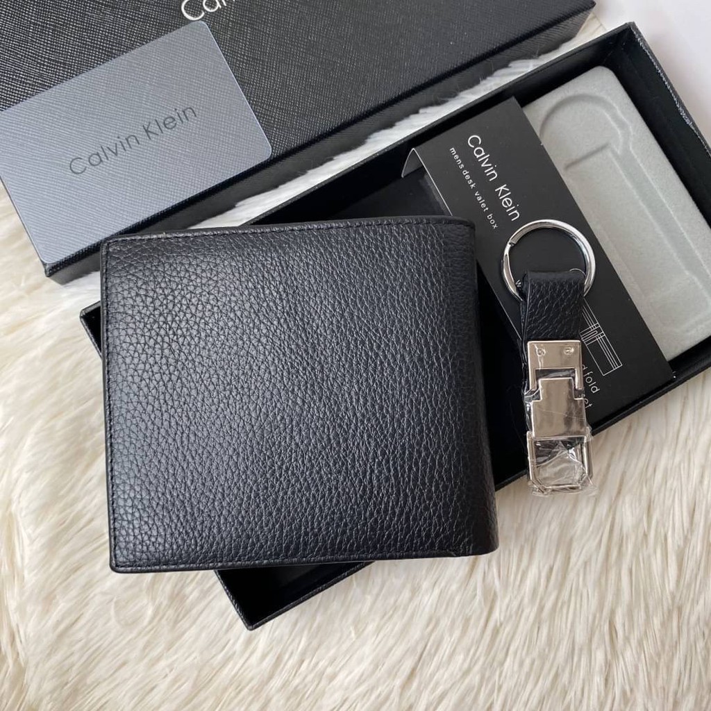 พร้อมส่ง-value-pack-calvin-klein-men-wallet-with-leather-key-chain-กระเป๋าสตางค์สั้นพับ2ตอน-พวงกุญแจเข้าชุด