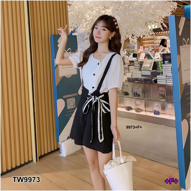 set-2-ชิ้น-เสื้อกระดุมหน้า-แขนตุ๊กตาผ้าโฟร์เวย์-เอี๊ยมกางเกงขาสั้น-ผ้าซาร่า-สอบถามก่อนสั่งซื้อ