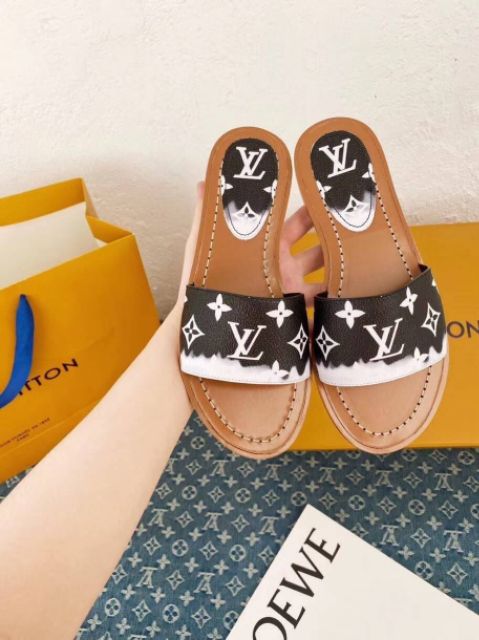 รองเท้าแตะ-louis-vuitton-lv-escale-lock-it-flat-mule