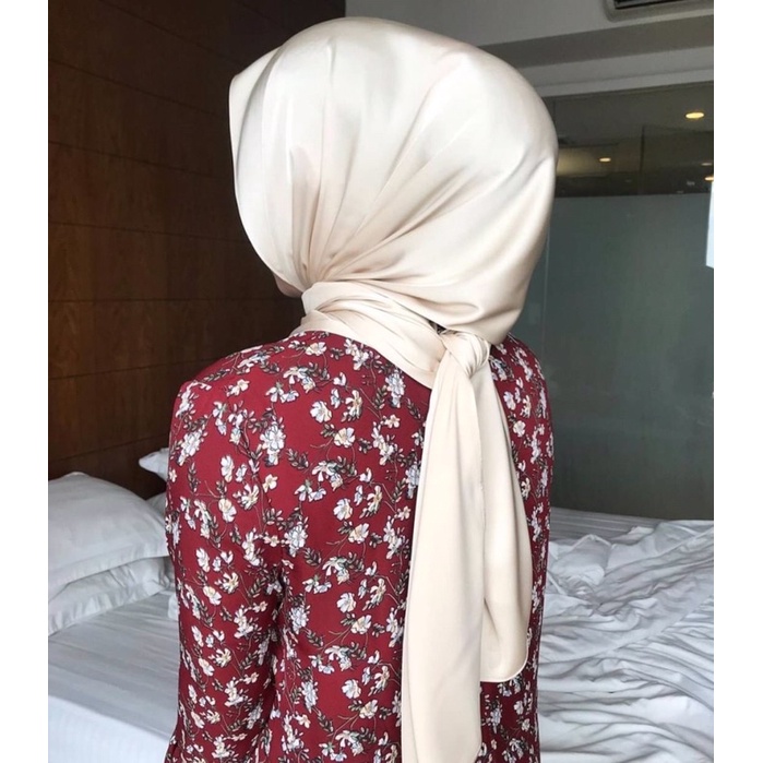 ภาพหน้าปกสินค้าผ้าคลุมบับเบิ้ลซาติน(พันยาว) สินค้านำเข้าแท้จากมาเลเซีย   เป็นอีกรุ่นที่สวมใส่สบาย ผ้านิ่ม ทิ้งตัวและดูแพง จากร้าน marinee_hijab บน Shopee