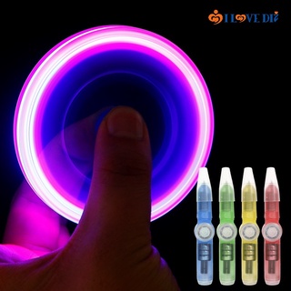 (สุ่มสี) ปากกาสปินนิ่งเรืองแสง LED สีสันสดใส / ปลายนิ้วเด็กนักเรียนหมุนปากกาลูกลื่น / ของเล่นคลายเครียด เรืองแสงในที่มืด