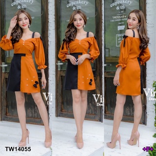 B14055 เดรสเปิดไหล่สายเดี่ยวแขนพอง Off-the-shoulder dress with puff sleeves