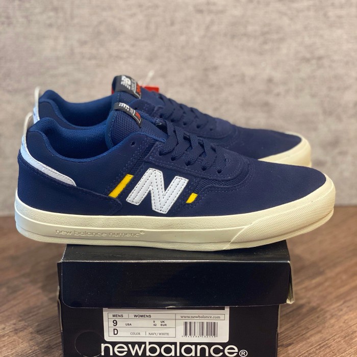 Sepatu sneakers sales new balance