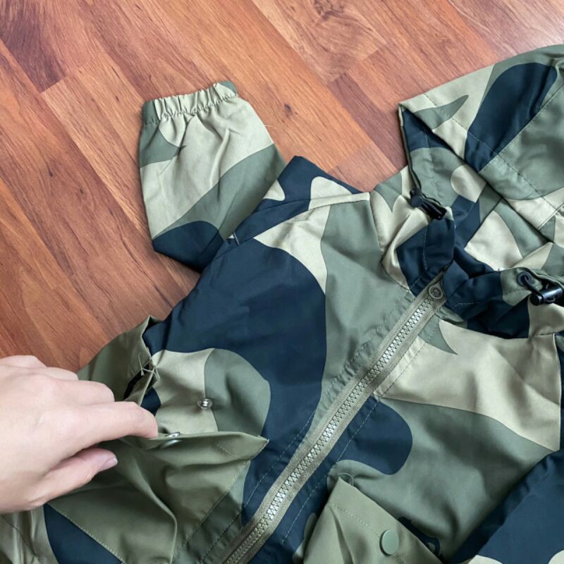 camo-graphic-jacket-รุ่นใหม่-2021-เสื้อคลุมลายพรางกันลม-กันฝนมาพร้อมฮู้ด-มีซับด้านในอย่างดี