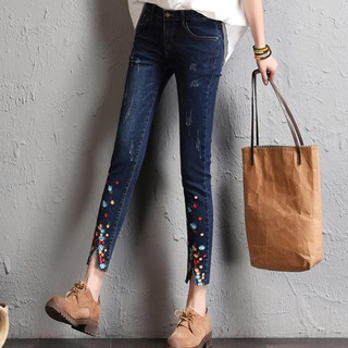 กางเกงยีนส์ผู้หญิง ขายาว ปลายขาปักดอกไม้ (สีน้ำเงิน) รหัส FTPO8104