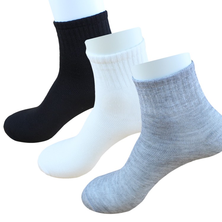ภาพหน้าปกสินค้าisocks ถุงเท้าข้อกลาง มี 5 สี มีสีขาวพื้นเทา และสีขาวล้วน นักเรียนด้วย ขั้นต่ำ 12 คู่*** จากร้าน sock.takiiz.sale บน Shopee