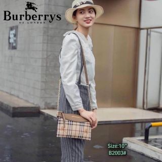 ยี่ห้อ   : BURBERRY 
ขนาด : 10นิ้ว
เกรด  : พรีเมียม
ราคา  : 690฿ ส่งฟรี ลทบ  
ภาพถ่ายจากสินค้าจริง
สนใจสอบถามได้ค่ะ