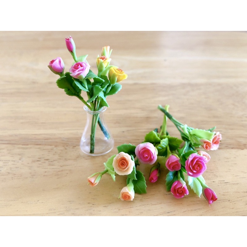 ภาพสินค้าดินปั้นดอกกุหลาบจิ๋ว 1ช่อ มี3ดอก จากร้าน pana_miniature บน Shopee ภาพที่ 1