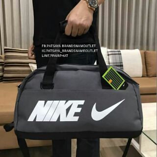 Dont Miss! NIKE TRAVEL BAGแท้💯outlet กระเป๋าสะพายสไตล์ Sport ใบใหญ่วัสดุ NYLON + POLYESTER สกรีนโลโก้แบรนด์ด้านหน้า