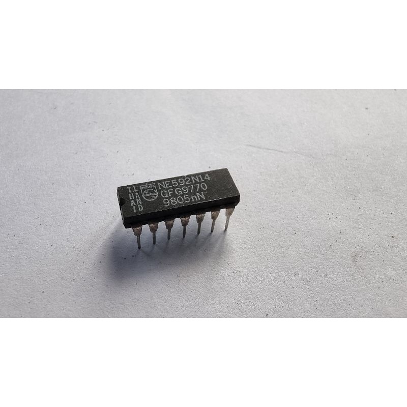 the-ne592-is-a-monolithic-two-stage-differential-output-wideband-video-amplifier