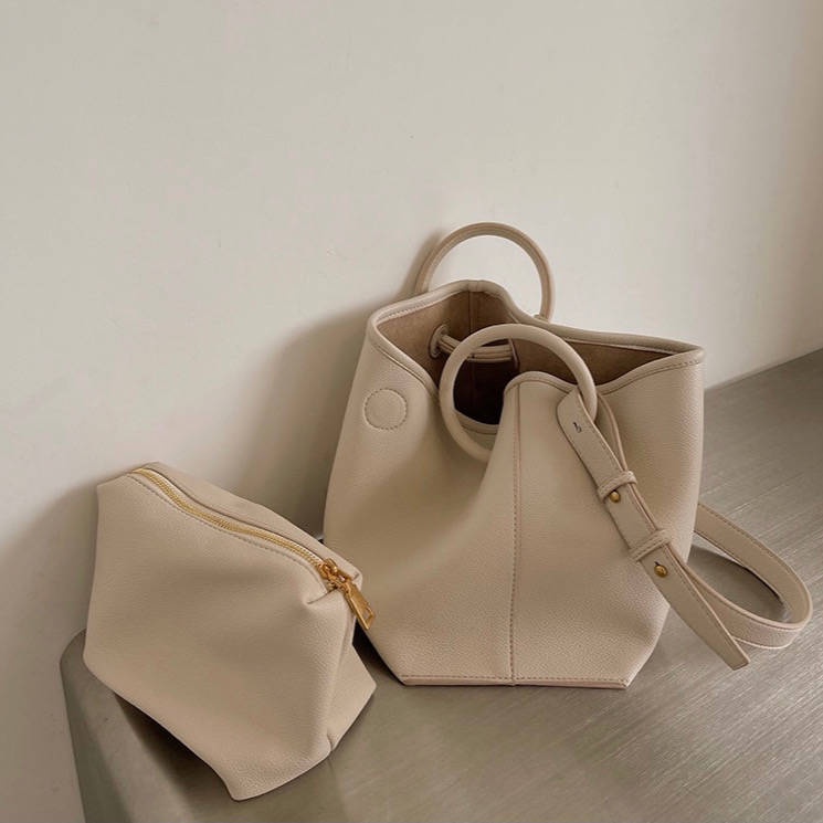 กระเป๋าทรงถัง-กระเป๋าผ้าสายยาว-2021-new-niche-designer-style-กระเป๋าถือเยาวชนไหล่-messenger-กระเป๋า-soft-glutitar-tote