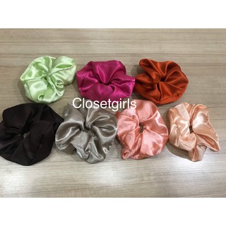 ที่รัดผม ผูกผม ผ้าซาติน แบบแม่ชม มีหลายสีเลื่อนขวาดูได้เลยคะ อันละ15 บาท