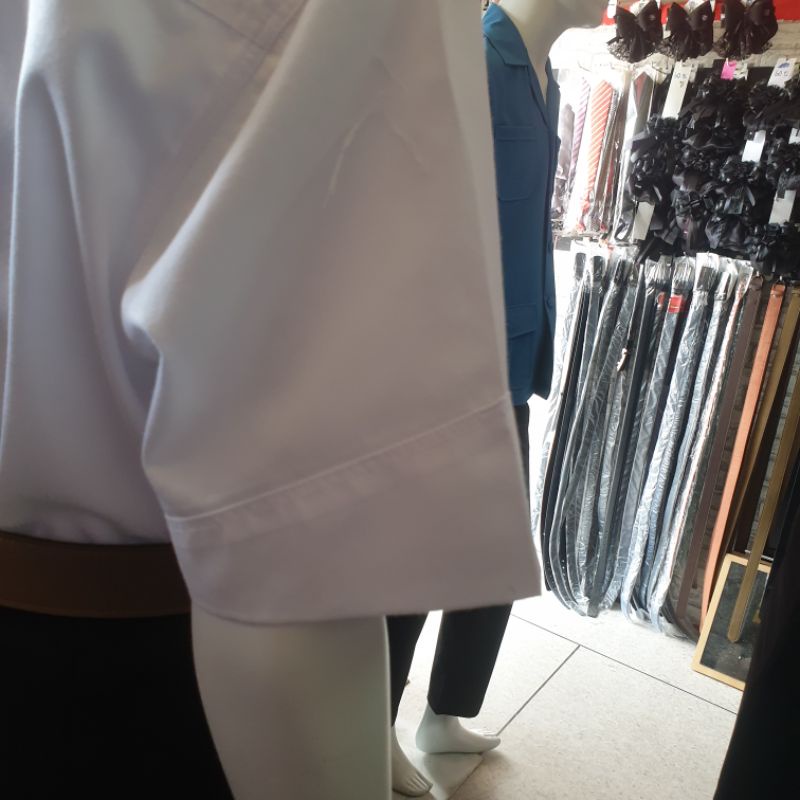ภาพหน้าปกสินค้าเสื้อนักศึกษาทรงปล่อย(โอเว่อไชร์)แขนสามเหลี่ยม จากร้าน nomtanunifrom บน Shopee